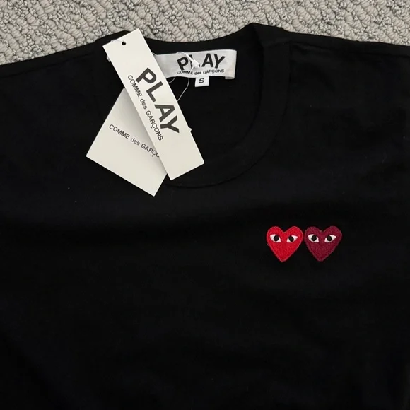 Comme des Garcons PLAY Black Tee with Double Red Heart - Picture 2 of 3